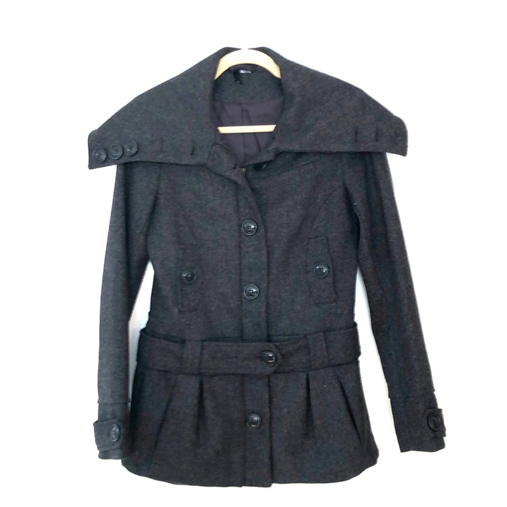 H&M super versatile fitted grey overcoat!